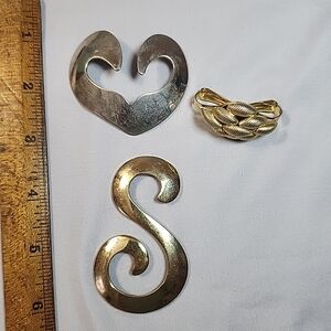Lot of 3 Vintage 80's scarf clips. 2 Gold-tone and 1 Brass.